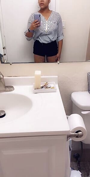 Can’t do Sunday brunch without a little lash 🍹