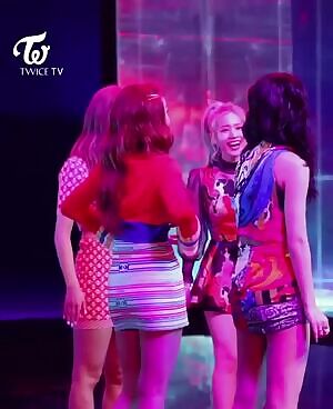 TWICE - Nayeon and Momo