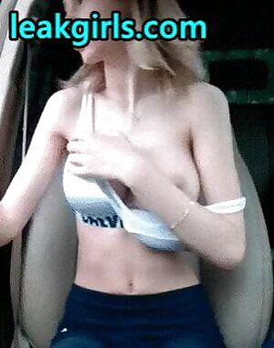 Flash tits at car
