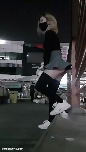 Korean women have a lot of courage. Old grandfather sees nothing