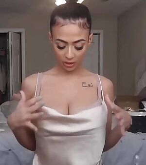 Shaking boobs