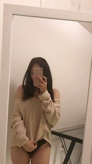 You could say that mirror teases are my specialty 🤭