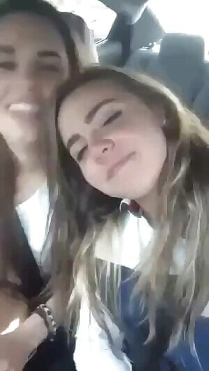 Hot Girls Making Out