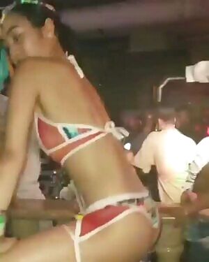 Can't help it... i love skinny girls shakin