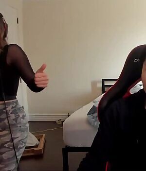 Pokimane's ass looks so jiggly and fun