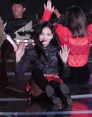 Twice Nayeon: The MOST you'll EVER SEE of Nayeon on r/kpopfap
