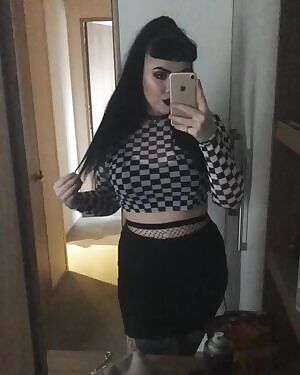 Hello from ur local big titty goth gf