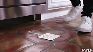 Paris Lincoln - A Piping Hot Mess