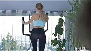 Emily Thorne has other ways of keeping fit