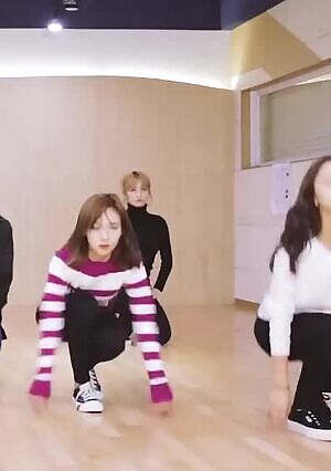 Twice - Nayeon, Sana & Momo