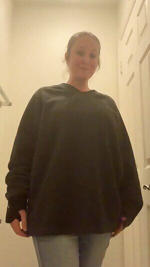 I don’t always have time to get naked for your guys, but I will at least show my ass and shake it for you😆😉