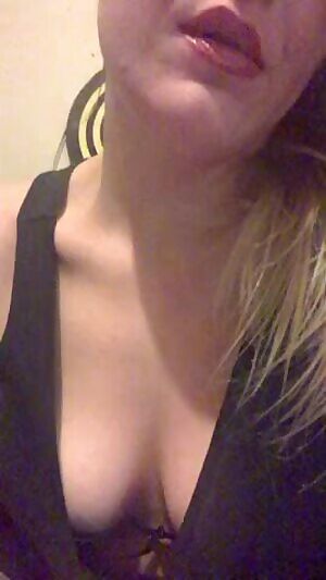 Let’s play . Awesome deals on live sessions! 🤫 — Premades and Custom . . — Kik babycakespanty — plz have cash app/Square