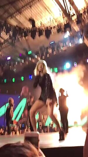 If Taylor Swift grinded on me like this, I would not last very long.