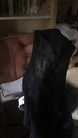 Selling these simple and cute lil panties i wore for 2 days ;)