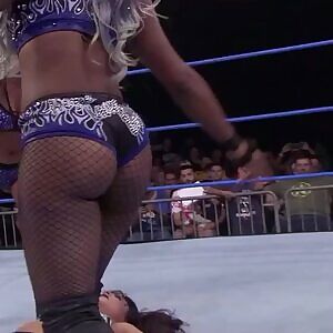 I want to bend Kiera over and give it to her right