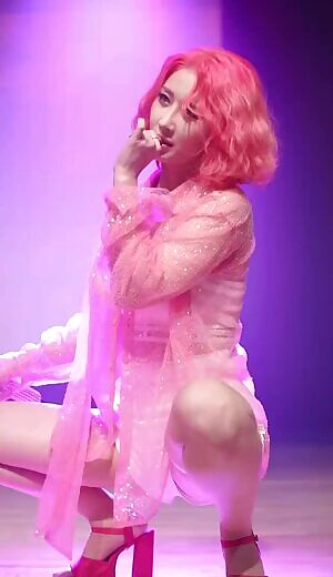 Som sexy with Pink Hair