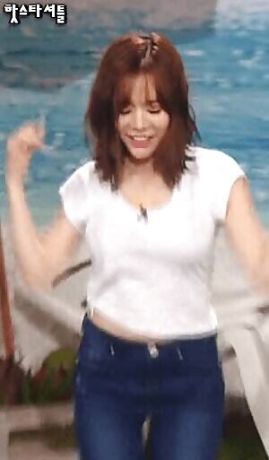 Sunny - shakes in a white t-shirt