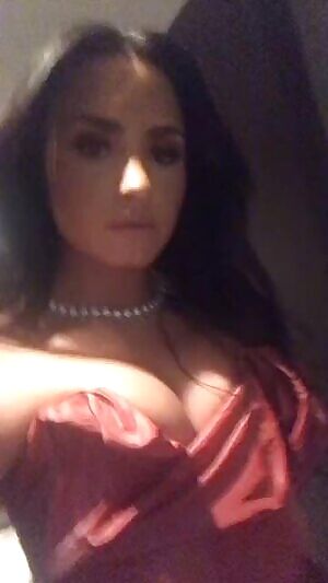 Demi Lovato knows how amazing her tits are
