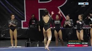 Costume can't handle it