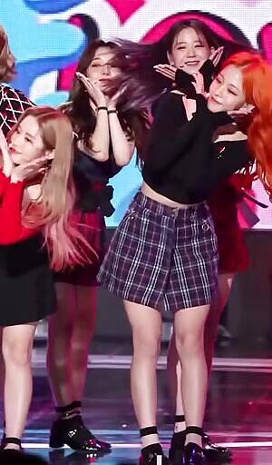 Fromis_9 - Chaeyoung after skirt off, small compilation