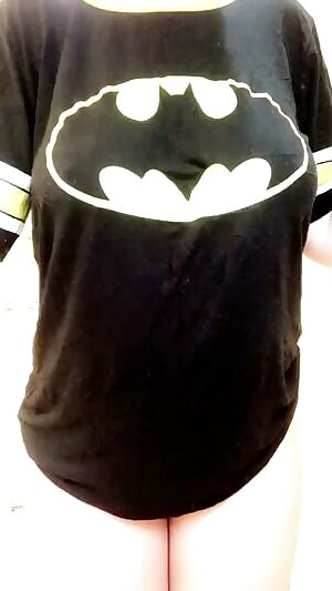 Who likes nerdy girls with batman tees 😉