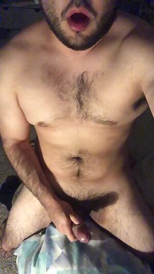 Hope this meets the rules. LF netflix and chill fwb