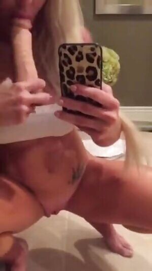 MILF solo.