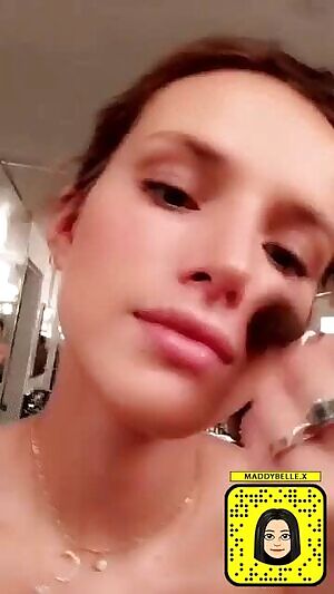Bella Thorne accidental boobage