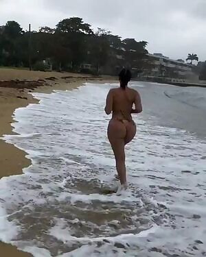 Bouncy Jog on the Beach