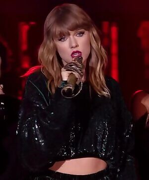 hot look from Taylor 🍆🍆