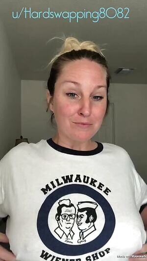 Messy bun, a little smeared mascara, and some bouncy boobs for Tuesday 😉