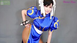 Chun Li fucks & squirts on thick cock