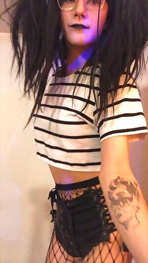 if u can completely grip my entire waist in your hands hmu daddy🥰