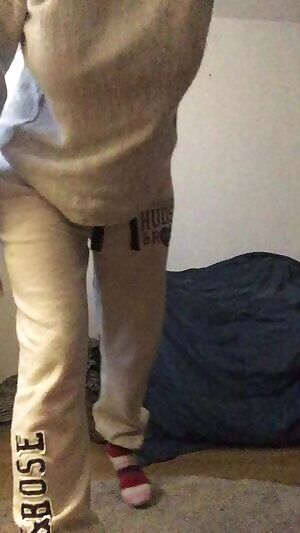 Sweats and a hoodie always feel goodie. .. 😆😆😆😆😉