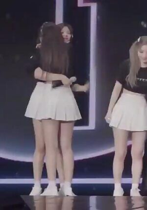 TWICE - JEONGYEON & NAYEON