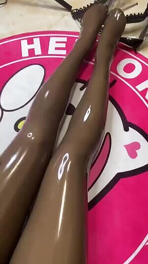 Having a feel-up - @AA3qXgwLroWBZ6H)