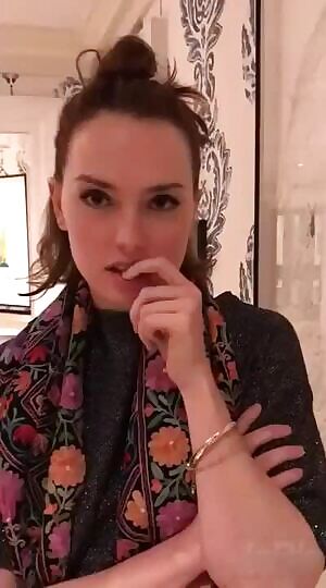 There are few things I want more in this world than to be able to cum on Daisy Ridley's face.