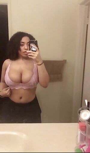 Look at those titties drop 😍