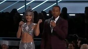 Vanessa Hudgens and her sexy flat abs