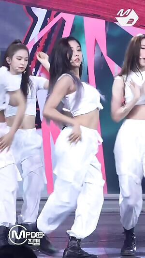 SEUNGYEON - That booty!