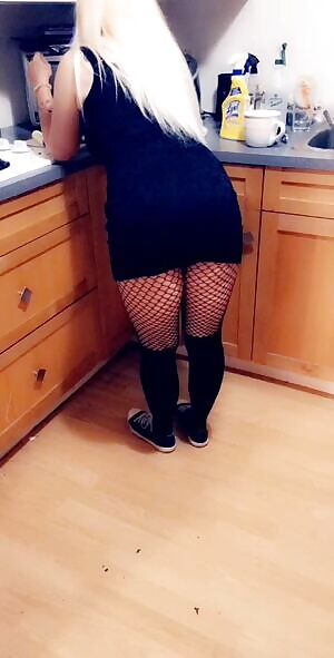 Fuck do I ever love smacking and playing with my Unicorns perfect ass. Unicorn Dropbox available for purchase, 64 files, pictures and videos! DM for more info 🦄🦄