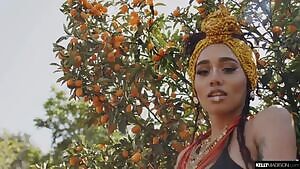 Julie Kay – Nubian Goddess – Kelly Madison