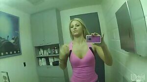 Scarlet Selfies