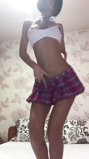 Super hot dancer chick