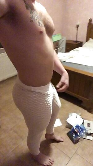 Big ol ass is heavy shake that shit like jelly put me on the table and slurp me up like spaghetti daddy! 🍑🥵🥵👀