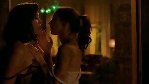 Mishel Prada and Maria-Elena Laas - Vida S01E04 ‘Episode 4’ *Condensed kissy version*