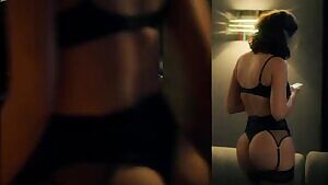 Julia Fox's ass is insane.