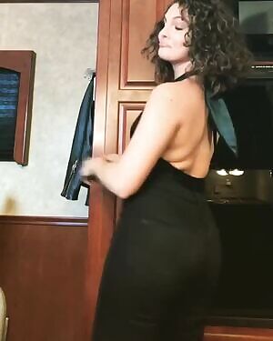 Camren Bicondova showing off her amazing ass