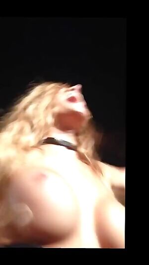 Lynaritaa flashing at a concert