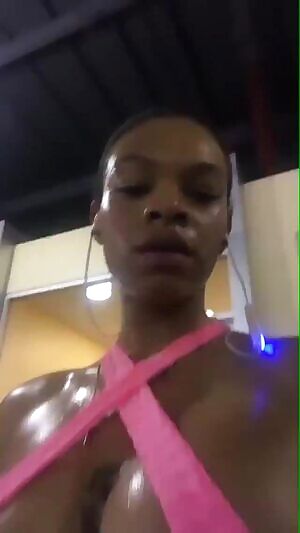 Halle Hayes